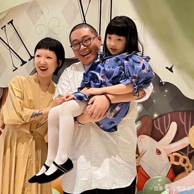 郝劭文回台辦婚禮，與二婚妻子穿著樸素，席開5桌宴請李立群等人