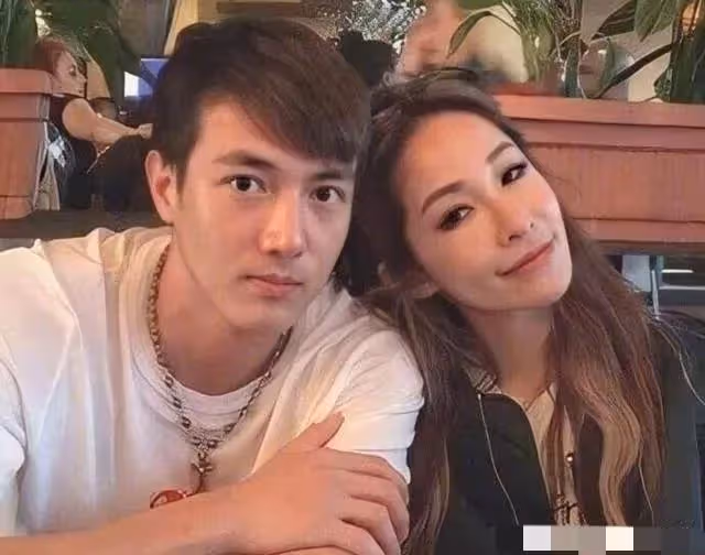 硬剛！昨天台媒剛宣布禁售麻辣花生，今天蕭亞軒就曬偷吃花生照片