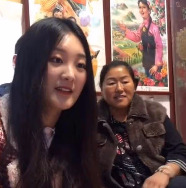 新媳婦陳萌和婆婆包餃子,小偉在一旁打遊戲,這樣的場景似曾相識