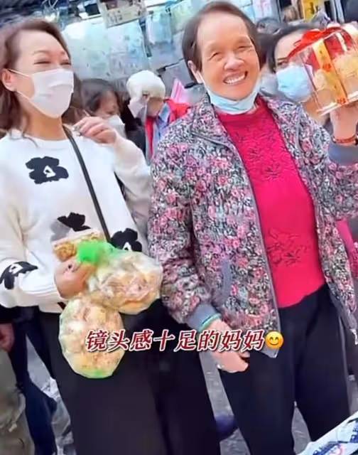 眾港星趕集辦年貨!江華打扮樸素無人認出,鄺文珣不停比價很精明