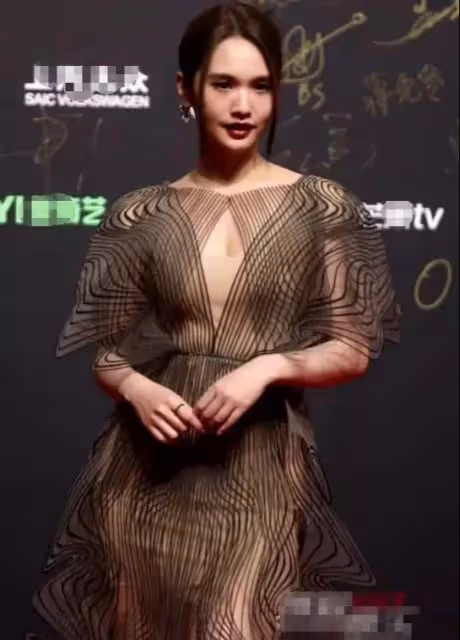 楊丞琳紅毯造型一言難盡，身穿知名品牌高定，卻暴露身材多處缺點