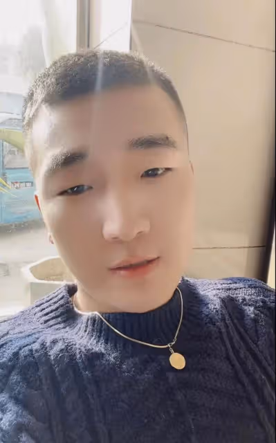 李菁菁離婚後獨自帶女兒過年,打扮樸素外出無人識,兩鬢已有白髮