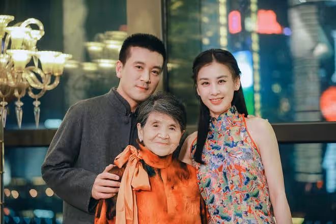 黃聖依楊子再被傳離婚!男方媽過年絕口不提兒媳,一家人久未同框
