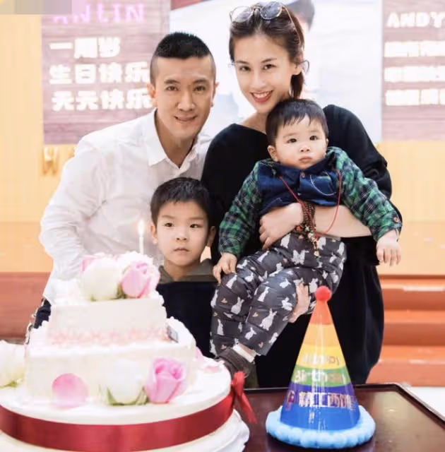 黃聖依楊子再被傳離婚!男方媽過年絕口不提兒媳,一家人久未同框