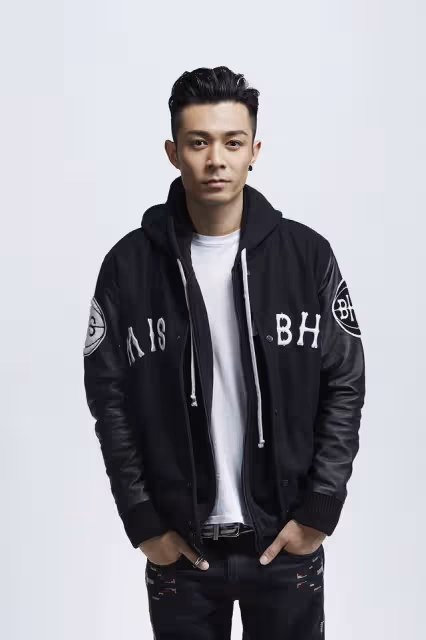 承認離巢TVB!港知名歌手重心內地發展,稱收入增加眼界也開闊了