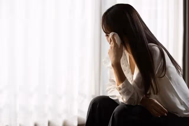 「姐,我要買車,借點錢給我」,姐姐:你先把以前欠款還給我再說