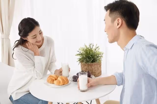 「姐,我要買車,借點錢給我」,姐姐:你先把以前欠款還給我再說