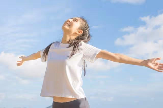 「你婆婆出名的不講理,嫁過去有你苦日子過」,兒媳:我過得很好