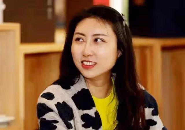 賈淺淺詩歌進初中試卷引爭議：她寫的詩有美感有啟迪性嗎？