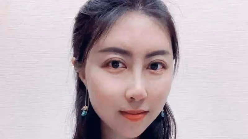 賈淺淺詩歌進初中試卷引爭議：她寫的詩有美感有啟迪性嗎？