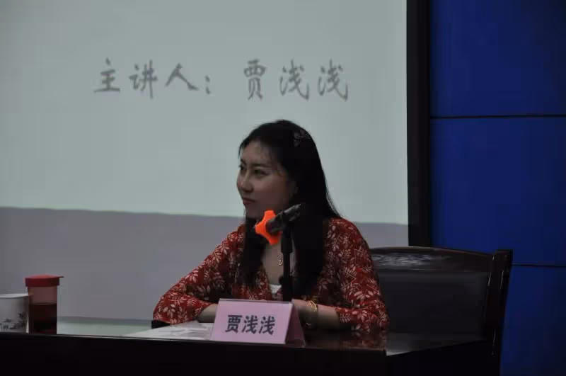 賈淺淺詩歌進初中試卷引爭議：她寫的詩有美感有啟迪性嗎？