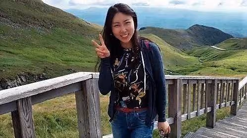 賈淺淺詩歌進初中試卷引爭議：她寫的詩有美感有啟迪性嗎？