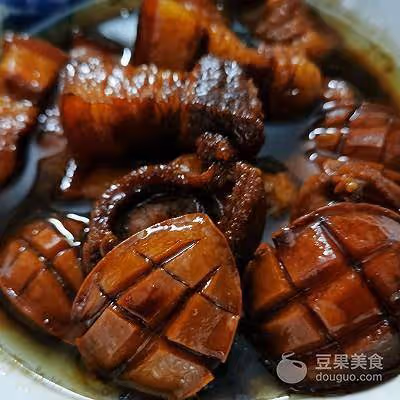 鮑魚燜肉的做法
