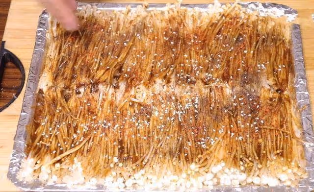 金針菇蒜蓉蝦的簡單做法，蒜香濃郁香辣撲鼻，全家人都愛吃