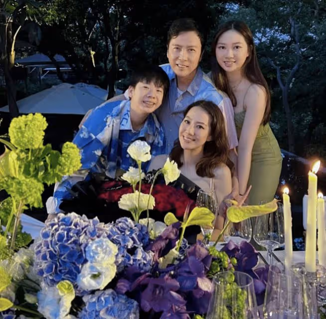 甄子丹女兒在美國慶祝19歲生日，曬自拍身材豐腴，父母遙送祝福