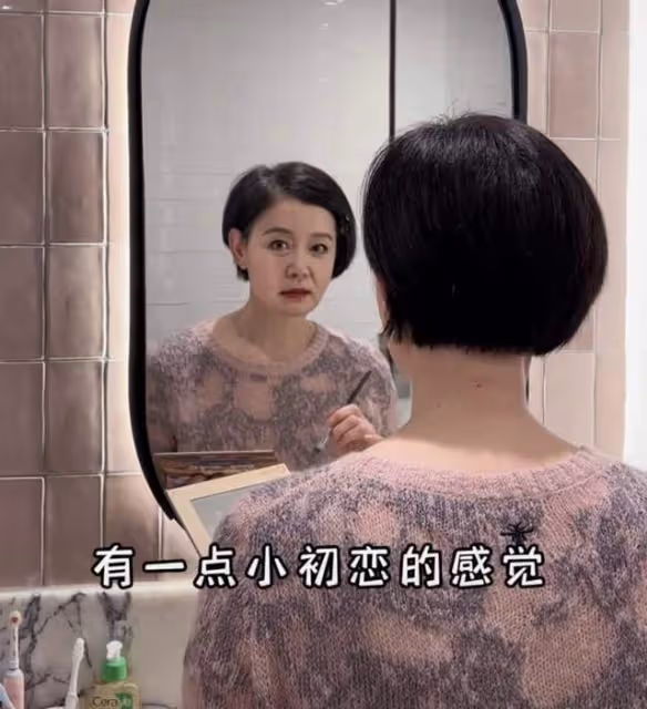 21歲港圈星二代英國留學,坐千萬豪車星空頂搶鏡,媽媽陪讀住豪宅