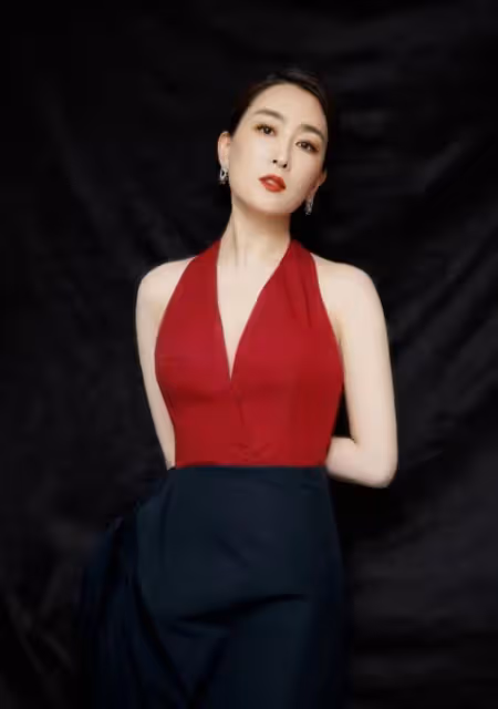 原來馬蘇這麼美!深V禮裙大秀好身材,大長臉顯高級貴氣