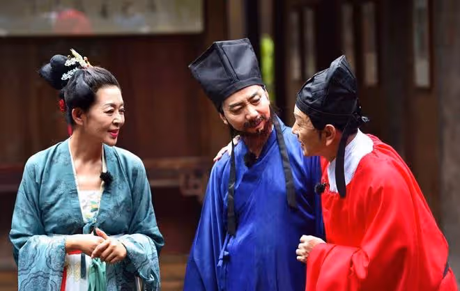 63歲倪萍參加節目,穿漢服看上去古典優雅,不刻意盡顯東方之美