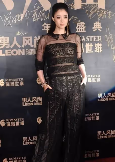 蔣欣換了髮型後都快認不出，大骨架還穿緊身衣，顯胖不說還沒氣質