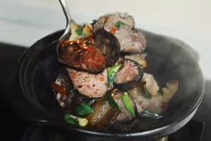 臘肉炒豬血丸子
