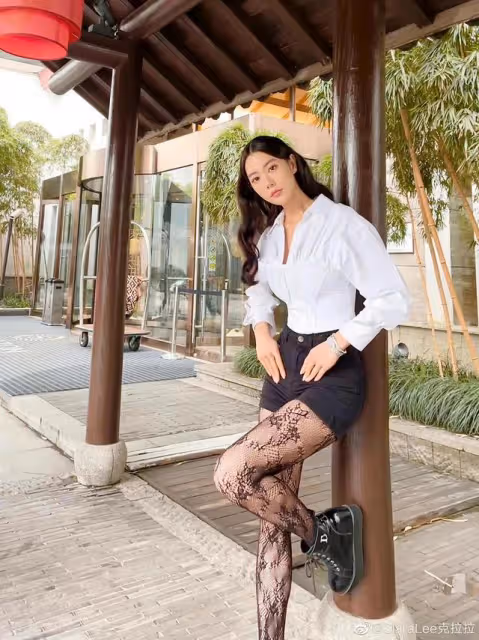 克拉拉這樣的身材只應天上有,美女的身段果然養眼,讓人目不暇接