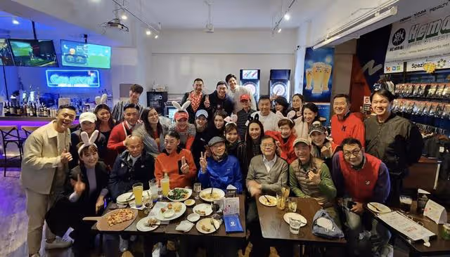 香港資深藝人重現江湖!婚內出軌人設崩塌,遭TVB裁員轉行賣保險