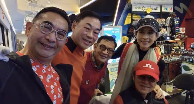 香港資深藝人重現江湖!婚內出軌人設崩塌,遭TVB裁員轉行賣保險