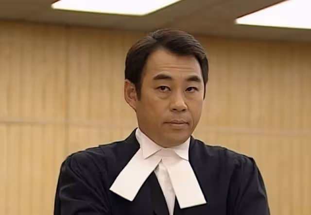 香港資深藝人重現江湖!婚內出軌人設崩塌,遭TVB裁員轉行賣保險