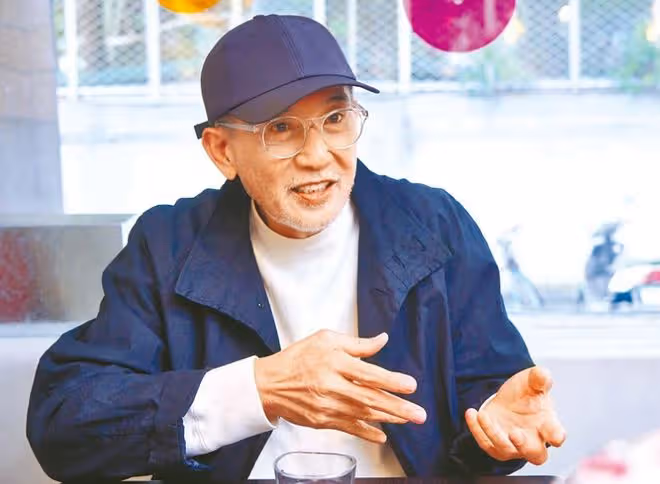 76歲秦漢罕露面鬍子全白,承認對年輕女生心動,因年紀大猶豫退縮
