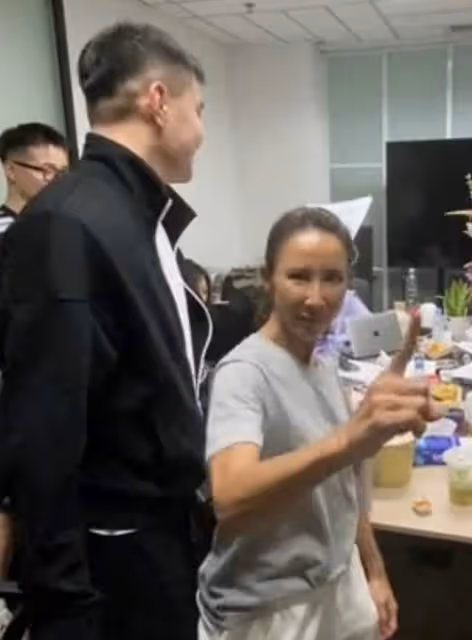 48歲李玟素顏太蒼老!皺紋如樹皮似古稀老人,大方回應無容貌焦慮