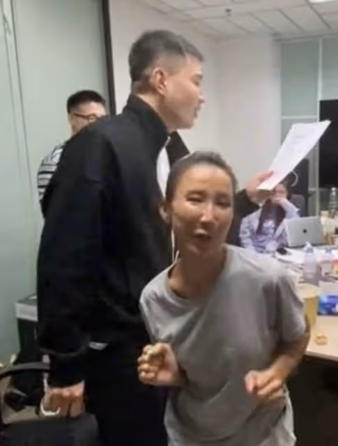 48歲李玟素顏太蒼老！皺紋如樹皮似古稀老人，大方回應無容貌焦慮