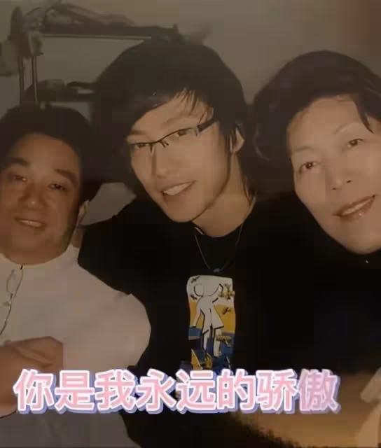 喬任梁去世6周年,喬爸年前獨自為兒子掃墓,神色哀傷惹人淚目