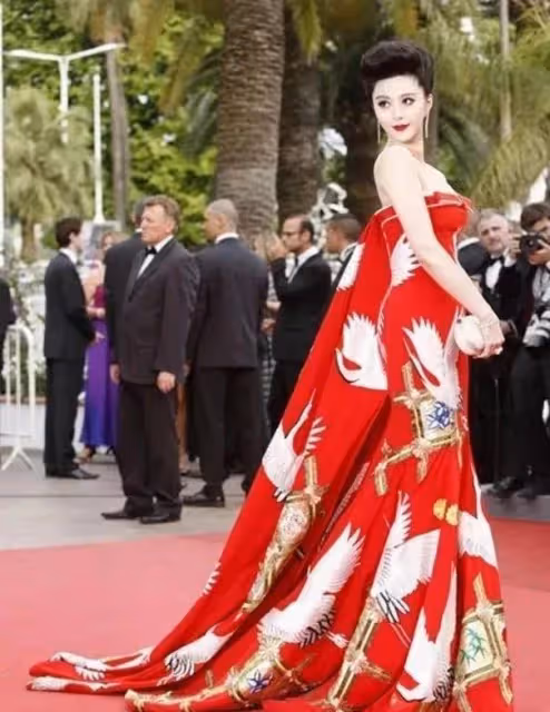 范冰冰在坎城走紅毯那些年,禮服美輪美奐,不同凡響,驚艷世人