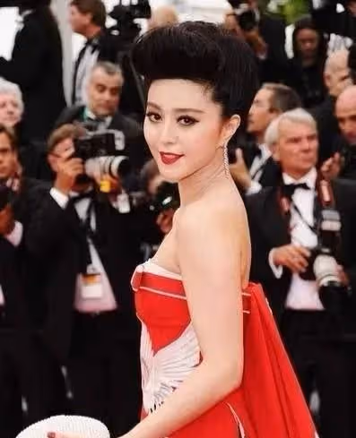 范冰冰在坎城走紅毯那些年,禮服美輪美奐,不同凡響,驚艷世人