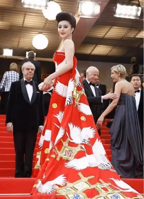范冰冰在坎城走紅毯那些年,禮服美輪美奐,不同凡響,驚艷世人