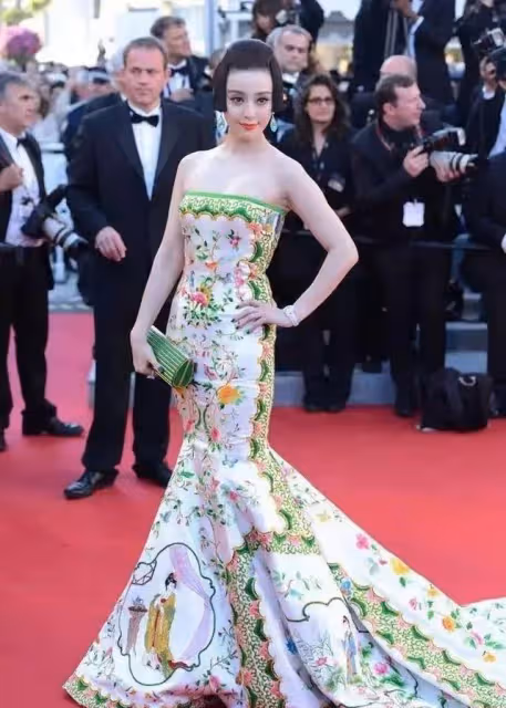 范冰冰在坎城走紅毯那些年,禮服美輪美奐,不同凡響,驚艷世人