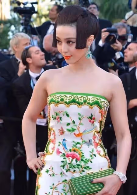 范冰冰在坎城走紅毯那些年,禮服美輪美奐,不同凡響,驚艷世人