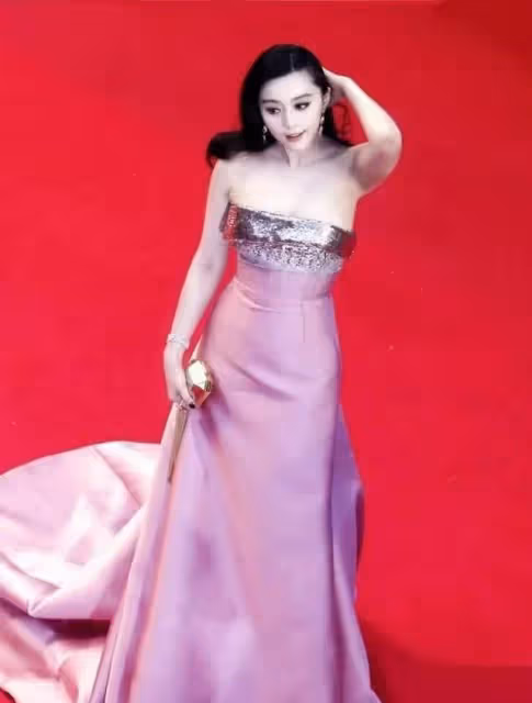 范冰冰在坎城走紅毯那些年,禮服美輪美奐,不同凡響,驚艷世人