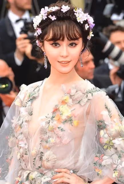 范冰冰在坎城走紅毯那些年,禮服美輪美奐,不同凡響,驚艷世人
