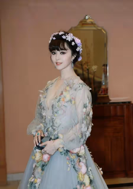 范冰冰在坎城走紅毯那些年,禮服美輪美奐,不同凡響,驚艷世人