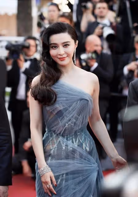 范冰冰在坎城走紅毯那些年,禮服美輪美奐,不同凡響,驚艷世人