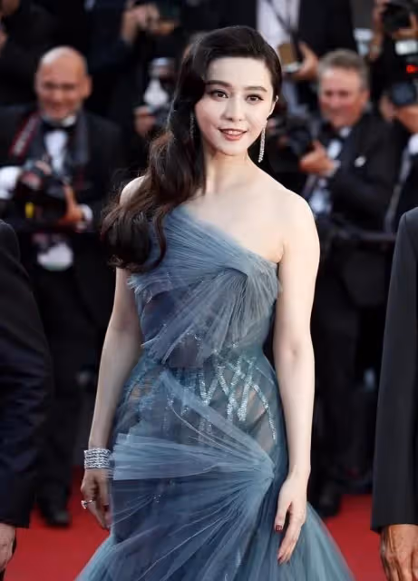范冰冰在坎城走紅毯那些年,禮服美輪美奐,不同凡響,驚艷世人