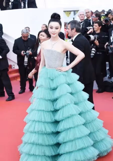范冰冰在坎城走紅毯那些年,禮服美輪美奐,不同凡響,驚艷世人