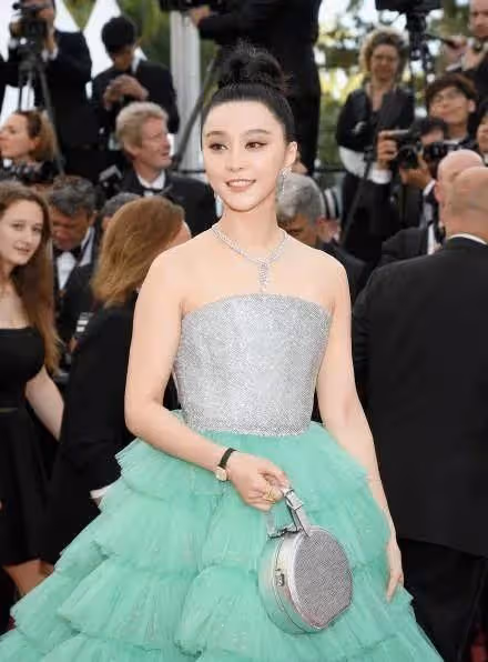 范冰冰在坎城走紅毯那些年,禮服美輪美奐,不同凡響,驚艷世人