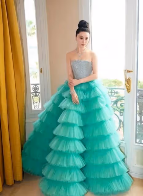 范冰冰在坎城走紅毯那些年,禮服美輪美奐,不同凡響,驚艷世人