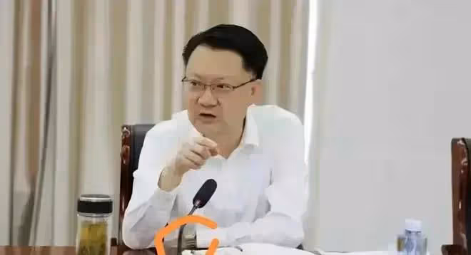 韋哥從婚房哥到表哥,一個貪腐官員的多面人生
