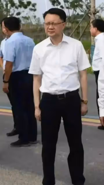 韋哥從婚房哥到表哥,一個貪腐官員的多面人生