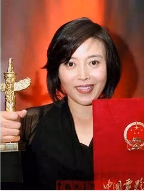 丁嘉麗:為新電影打call滿眼含淚,64歲仍單身忘不掉孫紅雷
