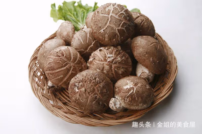養胃美食豬肚雞，來姨媽的時候喝上一碗暖暖的！