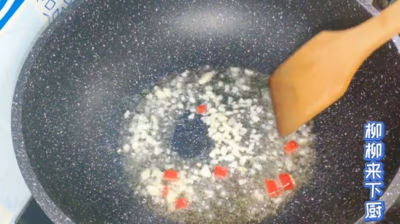 佛手瓜苗新鮮上市，簡單一炒，鮮嫩爽口，大人小孩都愛吃